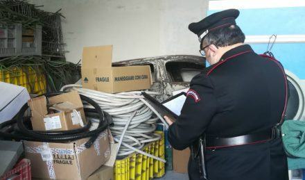 Corigliano, carabinieri sequestrano refurtiva per 80 mila euro 53 carabinieri refurtiva corigliano rame tubi 01