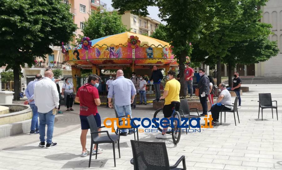 Cosenza, in piazza titolari di bar e ristoranti: "nessun aiuto, aspettiamo di chiudere" 56 piazza Loreto bar ristoranti 02