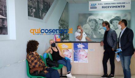 Consultori dell'Asp ancora chiusi, proteste a Cosenza - VIDEO 54 protesta consultorio cosenza fem in 01