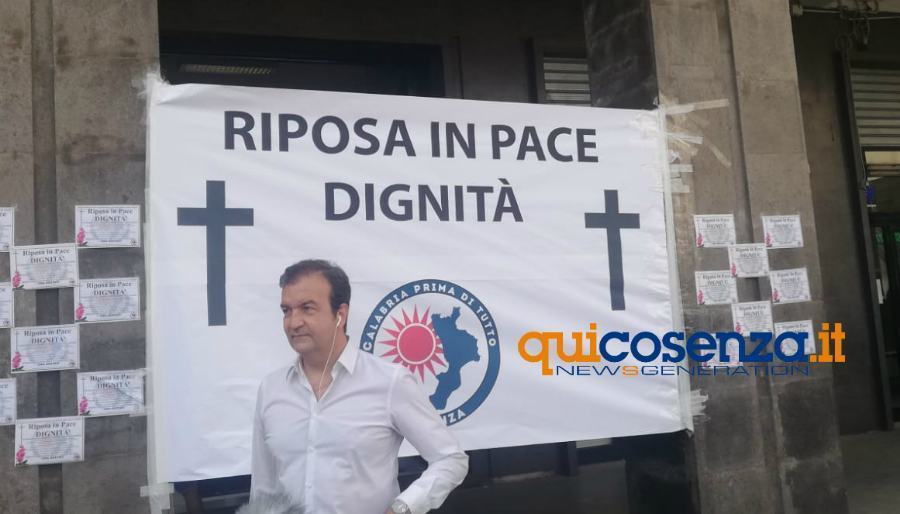 Ristoratori in piazza incontrano Occhiuto: "fondi mai arrivati e domande rigettate" 56 protesta esercenti ristoratori comune cosenza 03