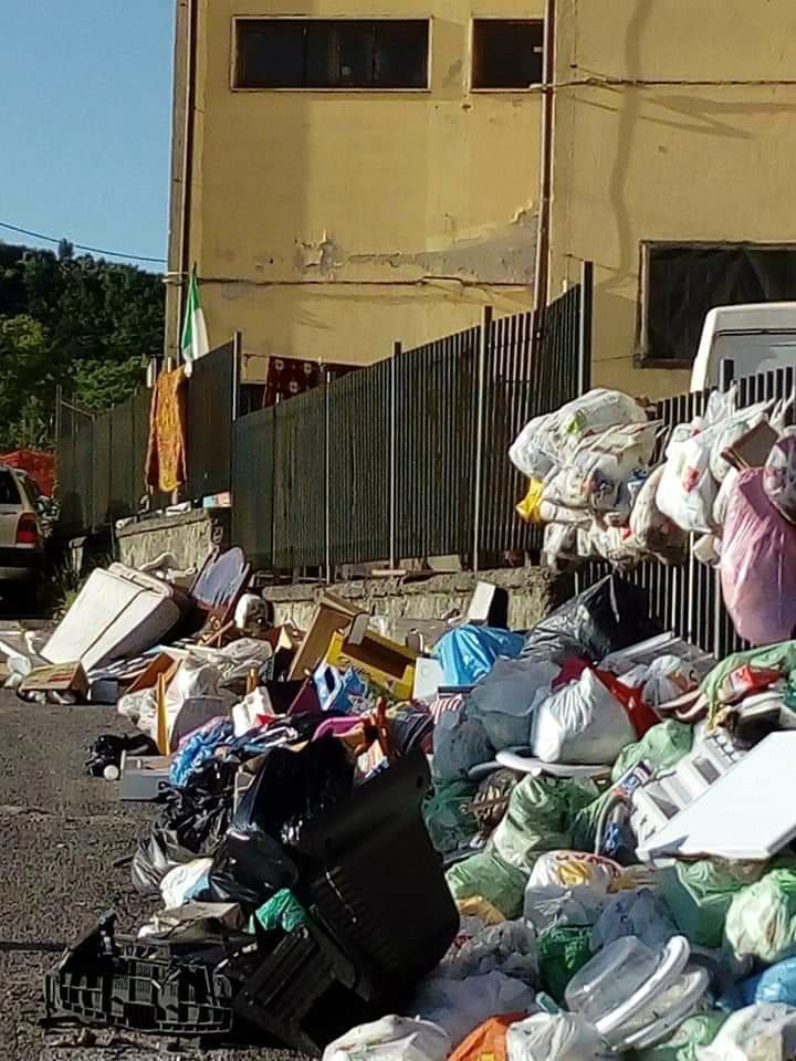 rifiuti via vittorio emanuele cosenza 2