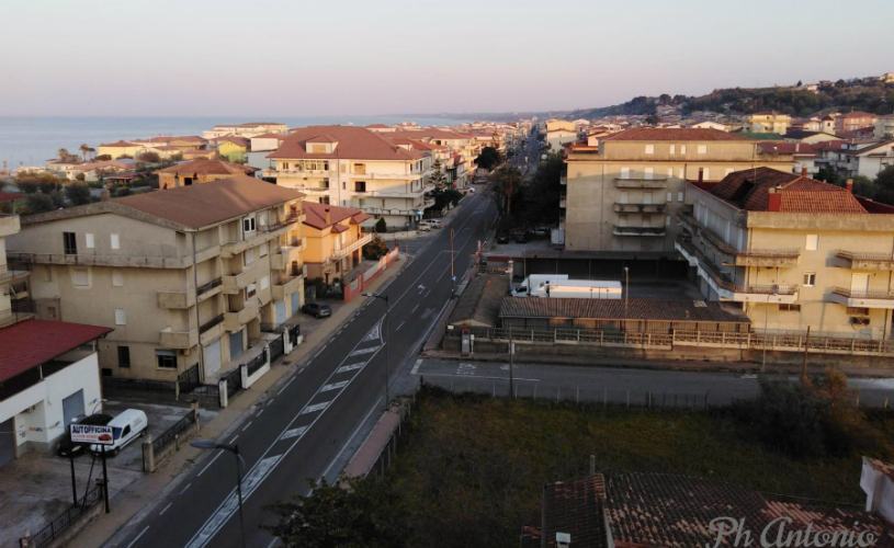 Vince premio "La Calabria nel cuore", lo dona alla Madonna per proteggere chi guida sulla 106 56 ss106