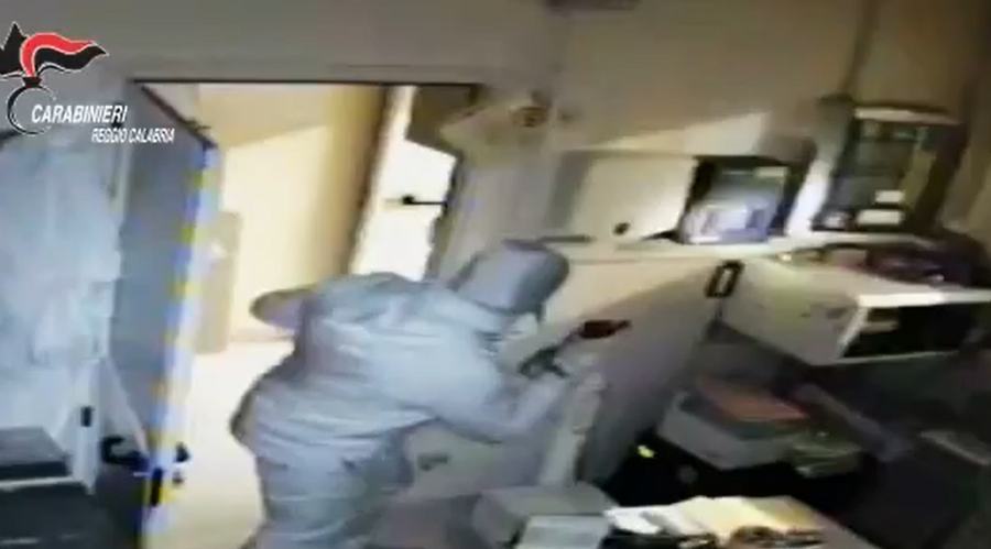 Operazione "Banda del buco": furti in abitazioni e aziende, 7 arresti 54 Banda del buco 02