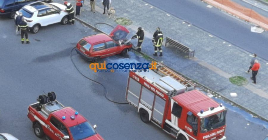 auto fiamme viale mancini cosenza vvff 01