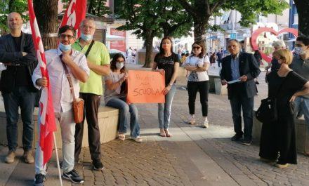 “Priorità alla Scuola”, manifestazione anche a Cosenza 56 presidio scuola cosenza