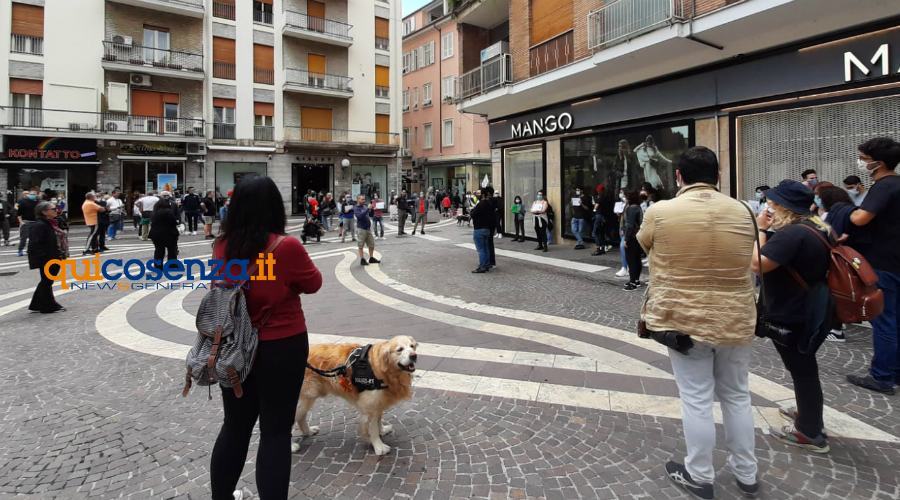 sit in george floyd cosenza 02