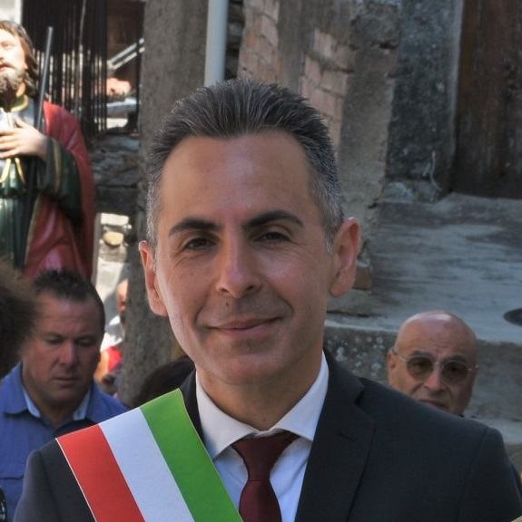 La scoperta: ritrovati resti umani di 14mila anni fa nella Grotta di San Lorenzo Bellizzi 60 ANTONIO CERSOSIMO SINDACO DI SAN LORENZO BELLIZZI