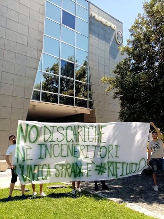 No inceneritori rende friday for future