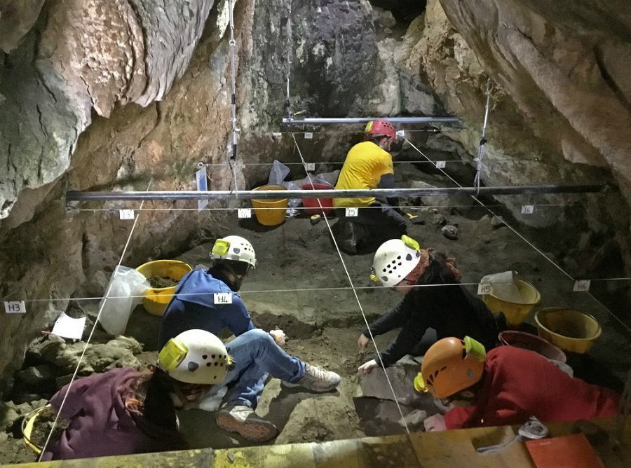 La scoperta: ritrovati resti umani di 14mila anni fa nella Grotta di San Lorenzo Bellizzi 59 SCOPERTA ARCHEOLOGICA A SAN LORENZO BELLIZZI