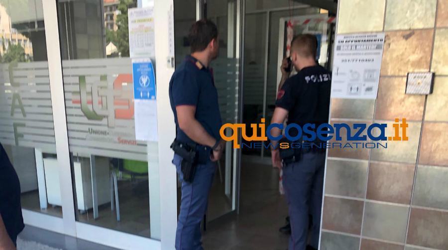 Aggressione questa mattina al CAF di viale Mancini, interviene la Polizia 54 caf polizia viale mancini intervento 1