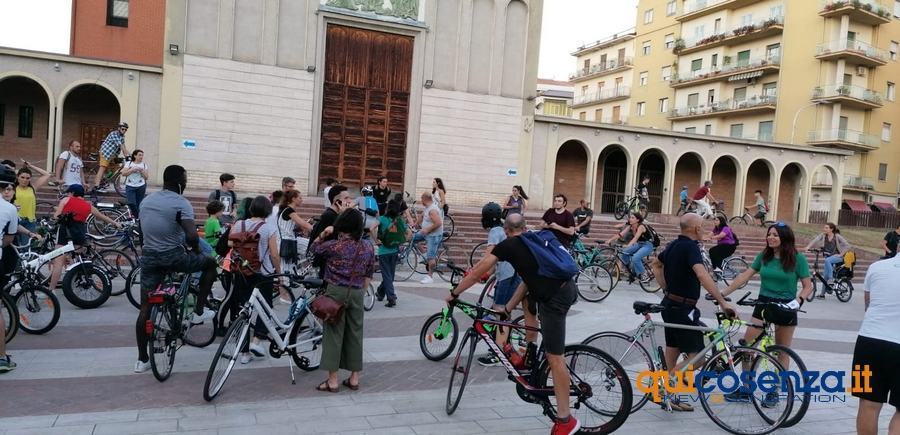 A Cosenza "Bike Strike For Future": sulla mobilità cambiamo strada - FOTO 54 fiabcosenza101