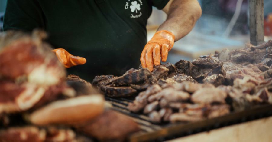Riparte la “IV Edizione del Festival Internazionale dello Street Food”: 3 tappa a Praia a Mare 61 grigliata street food