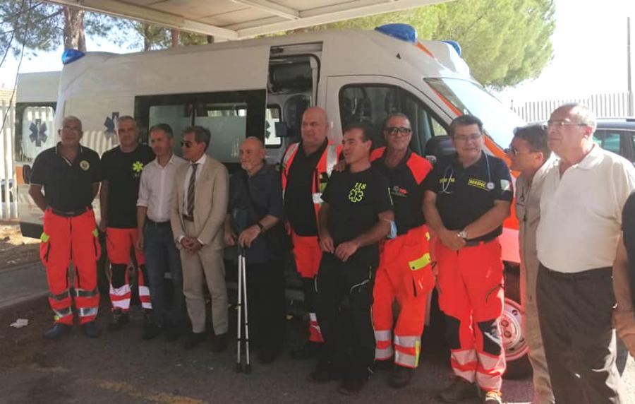 Novantenne dona all'ospedale un'ambulanza comprata con i risparmi di una vita 54 rocco talia ambulanza dono africo locri