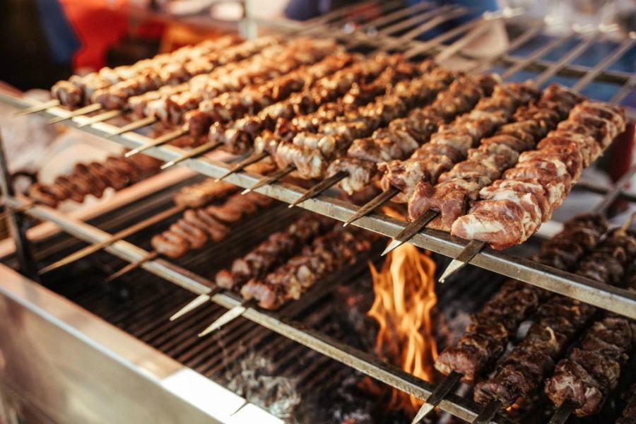 Riparte la “IV Edizione del Festival Internazionale dello Street Food”: 3 tappa a Praia a Mare 62 spiedini street food