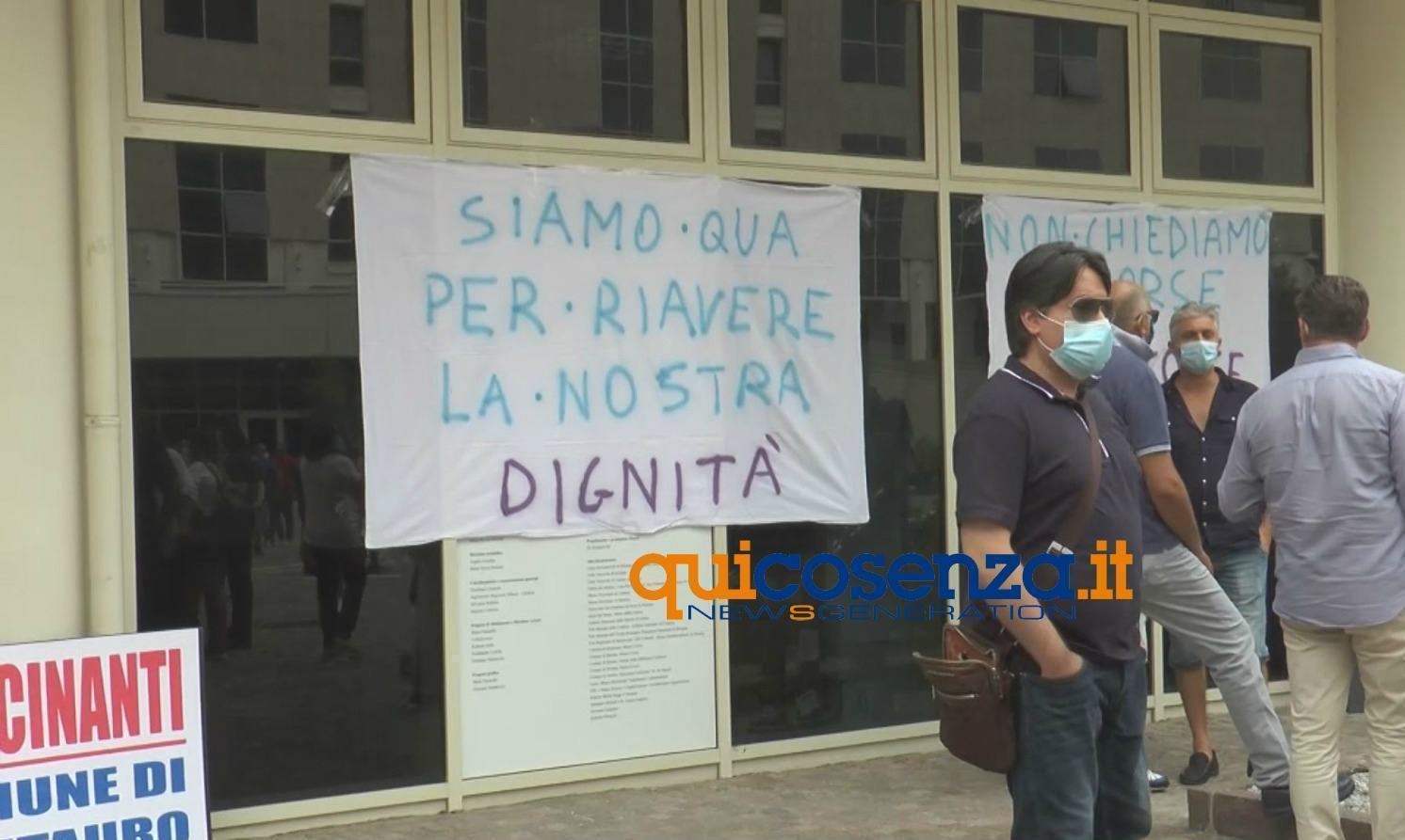 Lavoro, presidio dei precari alla Regione: "Riconosceteci i nostri diritti” 61 Precari protesta regione tirocinanti 03