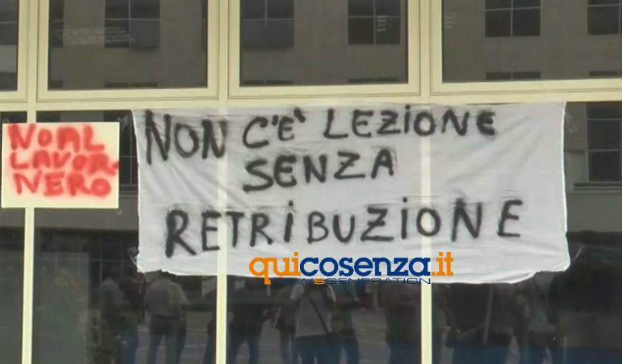 Lavoro, presidio dei precari alla Regione: "Riconosceteci i nostri diritti” 60 precari tirocinanti protesta regione 04