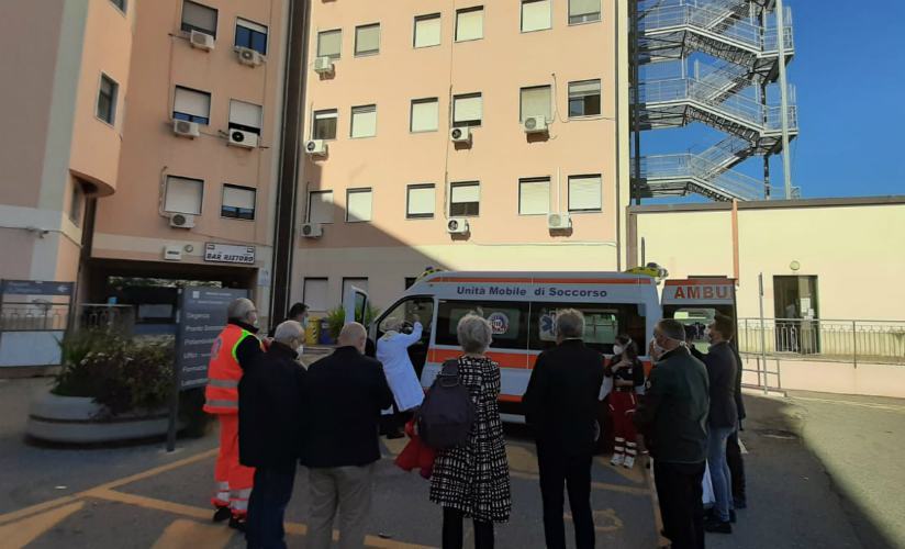 Spoke Corigliano-Rossano, consegnata nuova ambulanza. Stasi: "ora subito laboratorio tamponi" 57 CR AMBULANZA 3