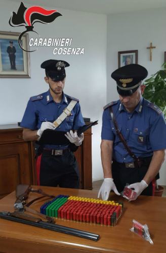 Nasconde in casa un fucile rubato e 370 cartucce: arrestato 58enne di Amantea 54 cc cs