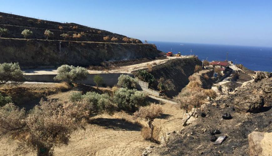 Incendio discarica Lazzaro, Arpacal: "abbanchi di compost bruciano a causa di focolai sommersi" 57 discarica Lazzaro3
