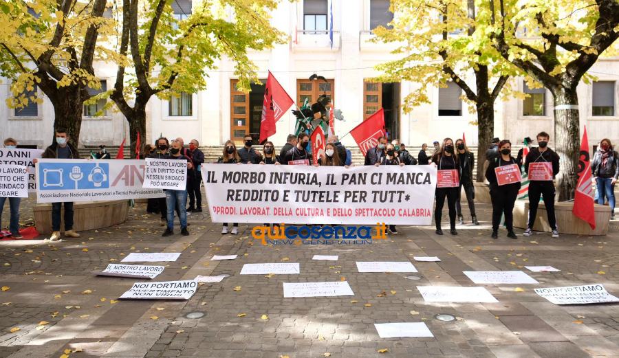 protesta approdi lavoratori spettacolo cosenza 04