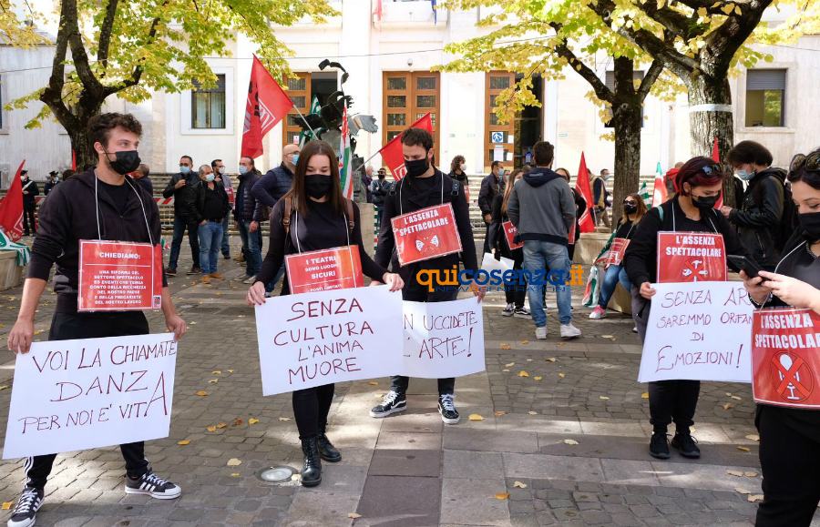 protesta approdi lavoratori spettacolo cosenza 05