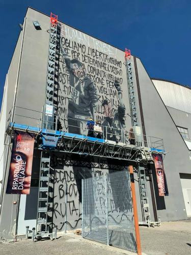 Palazzetto Sport Rende, edificio pronto a riaprire con nuova facciata: street-artist al lavoro 56 street art palazzetto sport rende1