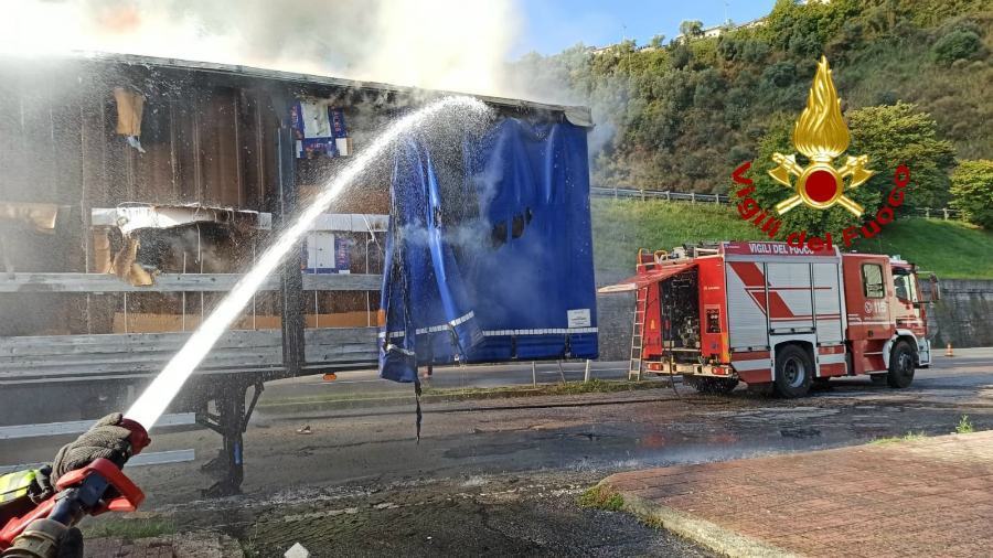 vigili fuoco autocarro rogliano
