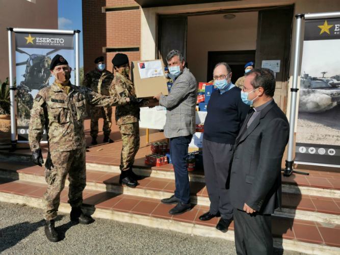 Il grande cuore dell'Esercito: donati generi alimentari ai bisognosi 54 Consegna derrate esercito