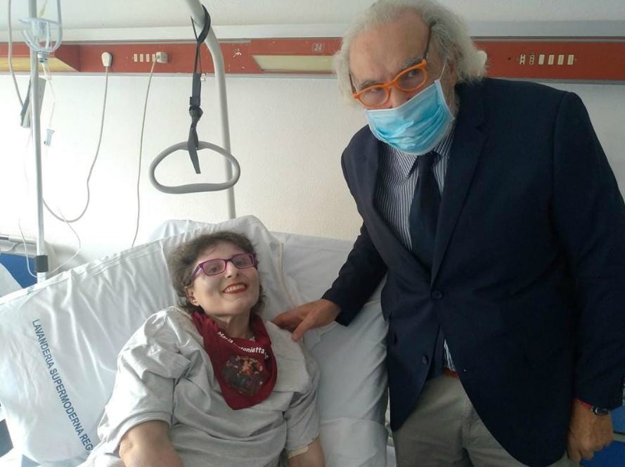 Diede fuoco all'ex moglie in auto, perizia psichiatrica per Ciro Russo 52 Antonella Rositani insieme al padre Carlo Maurizio