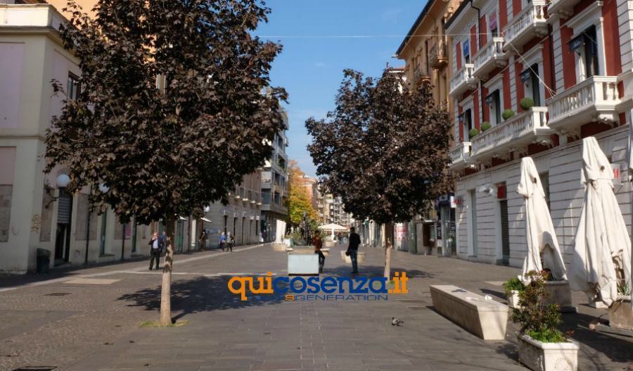 Cosenza, primo giorno di zona rossa: traffico scorrevole e poca gente in giro 58 corso mazzini primo giorno zona rossa cosenza 02