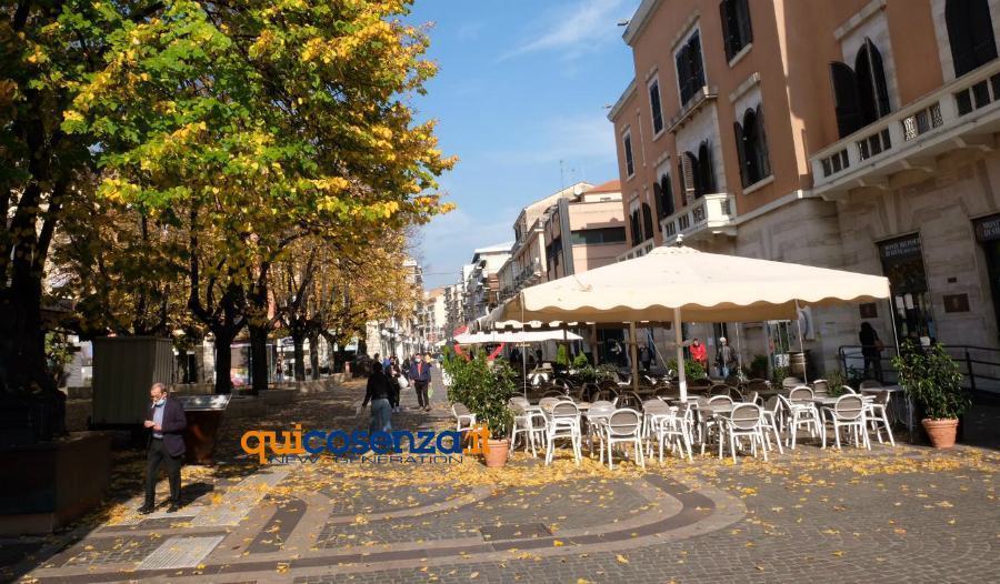 Cosenza, primo giorno di zona rossa: traffico scorrevole e poca gente in giro 59 corso mazzini zona rossa primo giorno cosenza Copia
