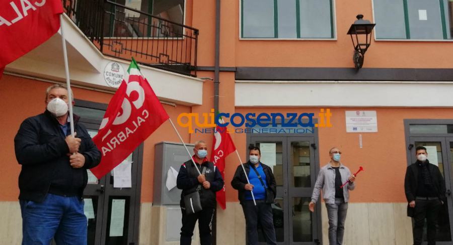 Consuleco Bisignano, sit in davanti l'impianto pubblico: "ci hanno tolto il lavoro" 57 protesta lavoratori bisignano consuleco impianto pubblico 01