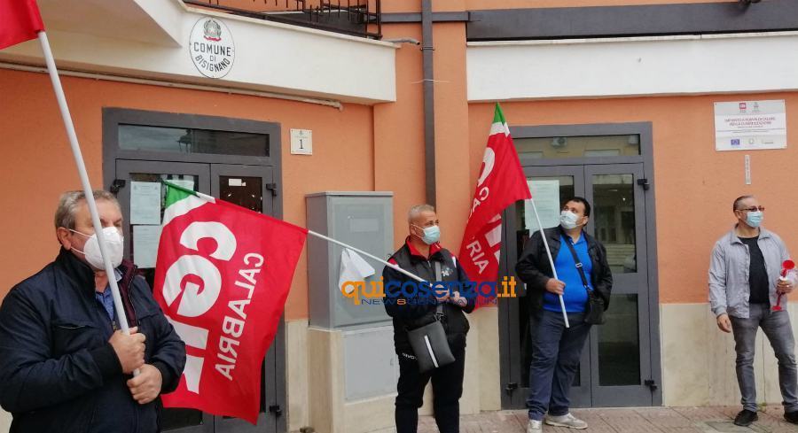 Consuleco Bisignano, sit in davanti l'impianto pubblico: "ci hanno tolto il lavoro" 56 protesta lavoratori bisignano consuleco impianto pubblico 02