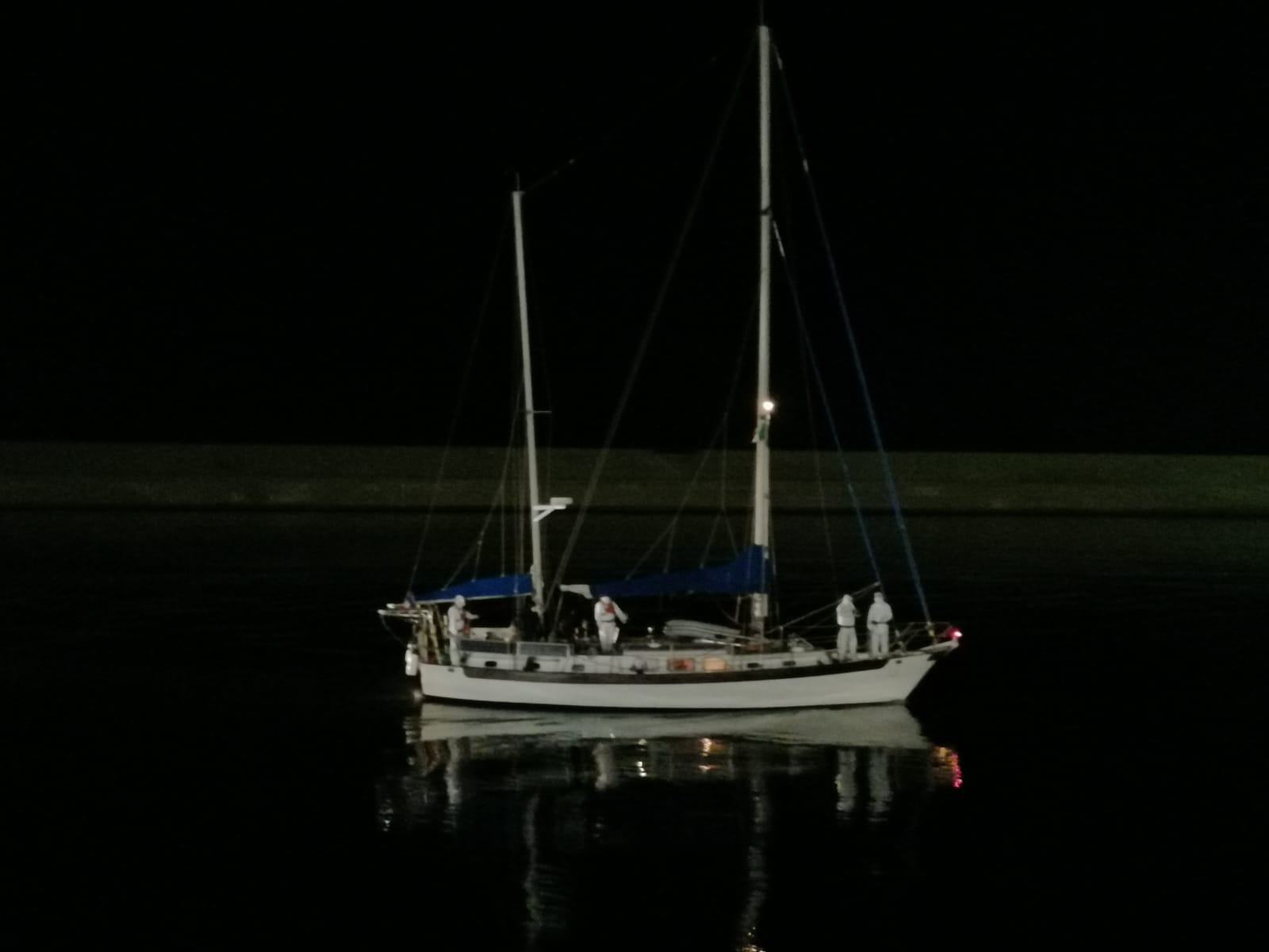 Nuovo sbarco di migranti, in 32 nascosti sottocoperta 56 3 G.diF . ROAN Vibo Valentia
