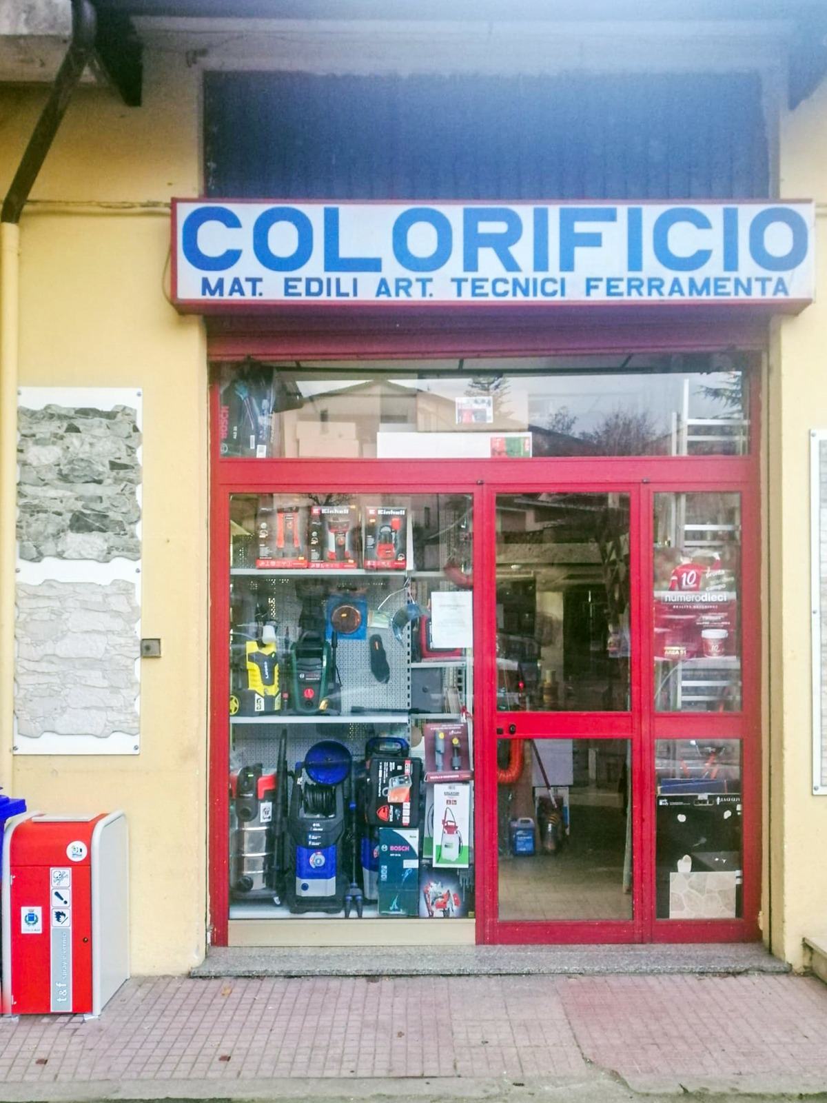 Acri, installati i contenitori per rifiuti urbani pericolosi: ecco dove trovarli 54 Acri contenitore prodotti T F