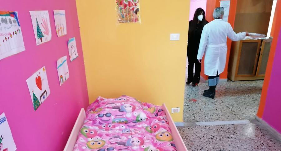 Cosenza, donato tutto l'occorrente per "la stanza dei sogni" dei bambini 60 al Merito della Repubblica Italiana Cosenza kit riposini 02