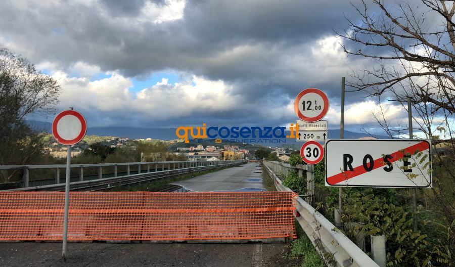 Ponte sul fiume Crati chiuso perchè pericoloso, si attende l'esito dei carotaggi 56 ponte sul fiume Crati rose montalto 02