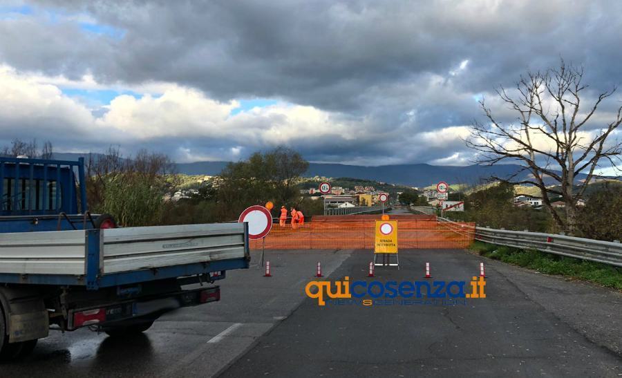 Ponte sul fiume Crati chiuso perchè pericoloso, si attende l'esito dei carotaggi 57 ponte sul fiume Crati rose montalto 04