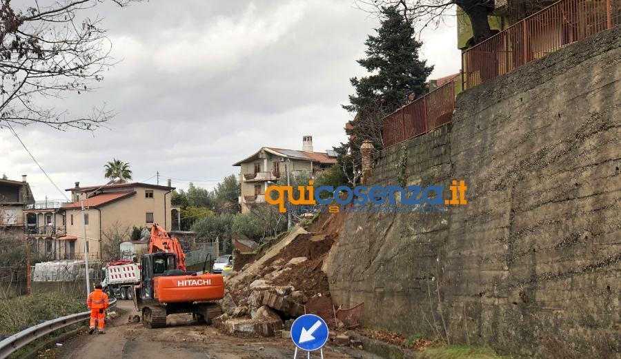 Disagi per il maltempo, evacuata palazzina a Carolei 60 Frana Vadue carolei statale 278 03