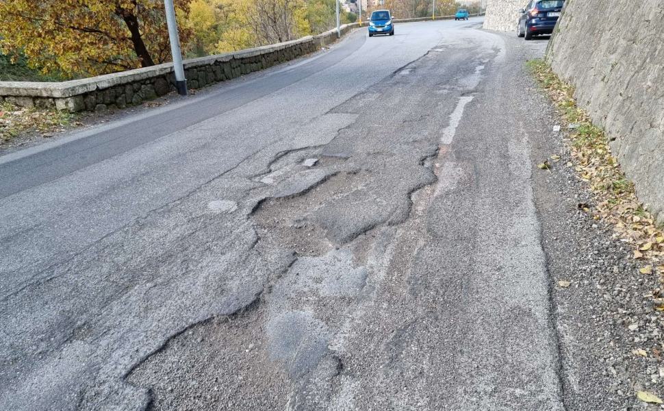 Cosenza, Spadafora (FdI) "Caruso intervenga su buche e voragini di Via Donato Morelli" 52 Biche Cosenza02