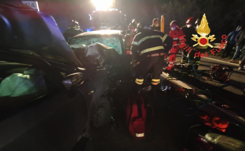 Violento incidente sulla 107 Silana Crotonese, coinvolte due auto 52 incidente belvedere spinello 02