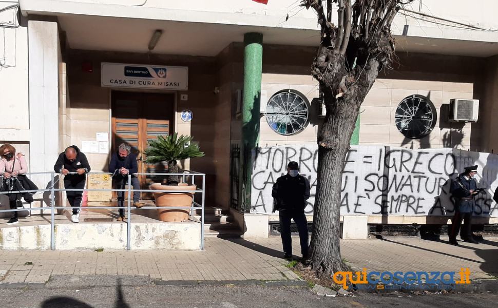 lavoratori san bartolo cosenza incatenati 03