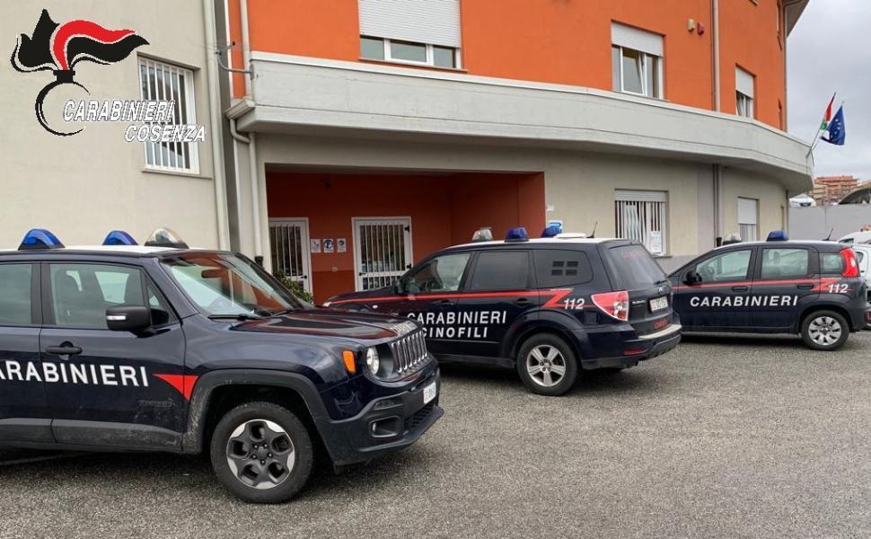 Acri, controlli antidroga dei carabinieri in piazze e scuole 52 carabinieri scuola acri 03