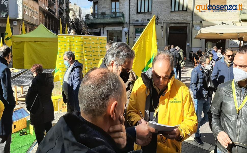 Cosenza, Coldiretti in piazza: «costi troppo alti, made in Calabria a rischio» 51 coldirettiagricoltorii