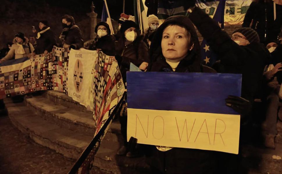 Ucraina, Mormanno in piazza per la pace "Comune ripudia la guerra" 52 Mormanno fiaccolata per la pace 06
