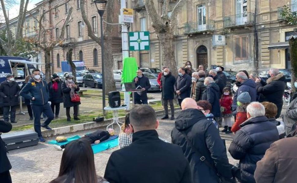 Nella Villa Nuova un defibrillatore donato da cittadini, associazioni e commercianti 52 defibrillatore villa nuova cosenza 03