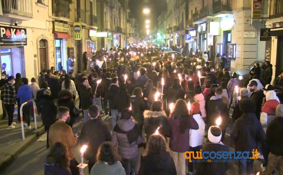 Castrovillari: grande fiaccolata degli studenti per dire "No" alla guerra 51 fiaccolata ucraina castrovillari