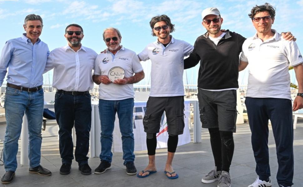 Vela: Centro Velico Lampetia di Cetraro da podio 52 Equipaggio Essenza premiazione