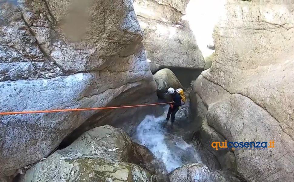Castrovillari: tra natura e sport l'affascinante disciplina del "torrentismo" 51 torrentismo 02