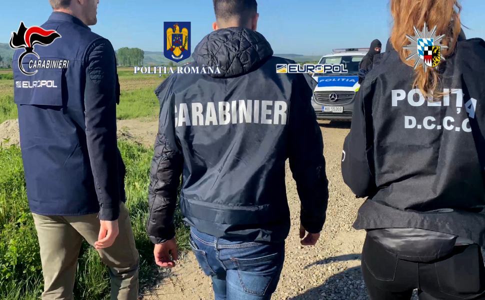 Blitz "Transilvania": anziani circuiti e vittime di truffe e raggiri, 16 arresti 52 Operazione Transilavia 1